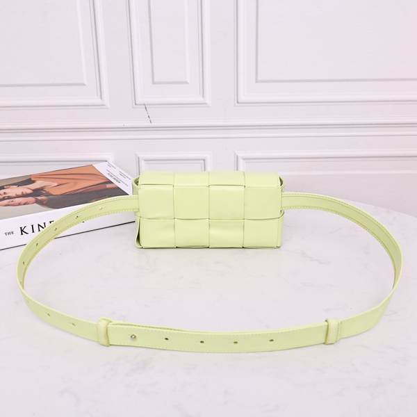 ボッテガヴェネタバッグ背面デザイン